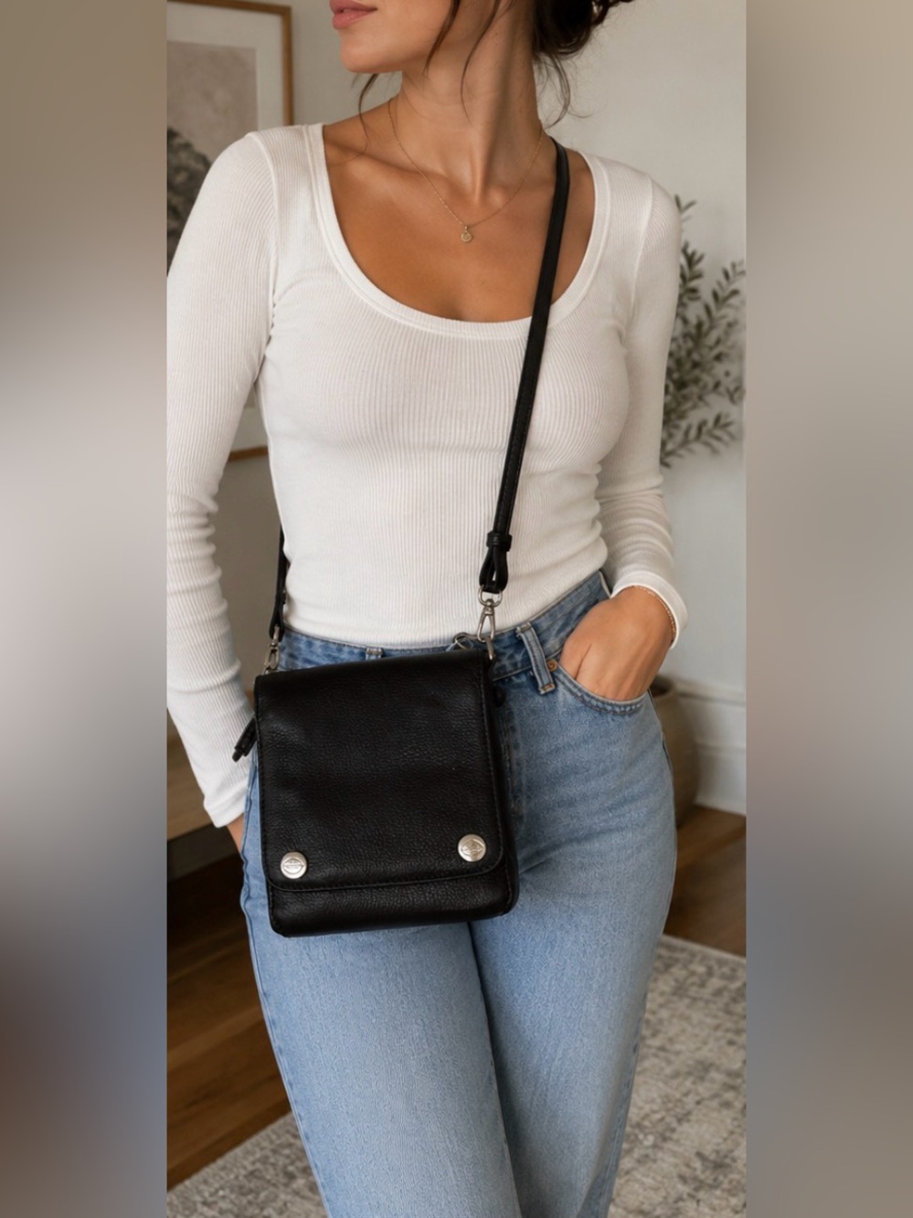 The Trend Classic Italian Black genuine Leather Crossbody Bag - built in wallet